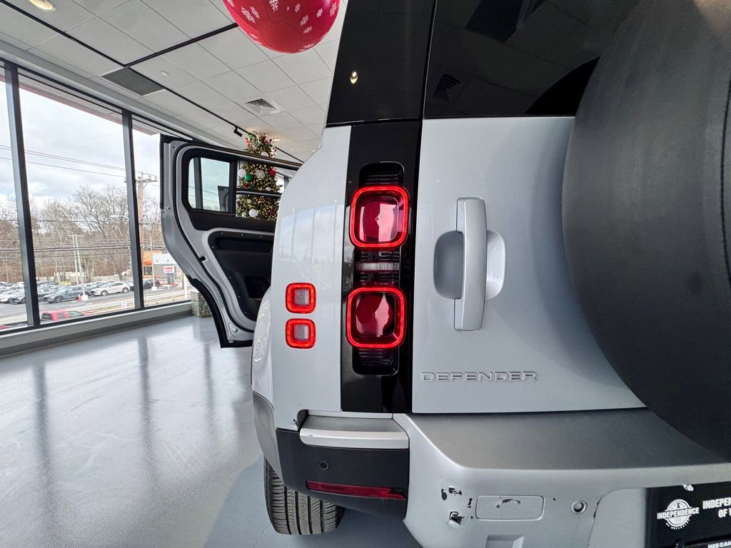 Used 2023 Land Rover Defender 110 S image 23