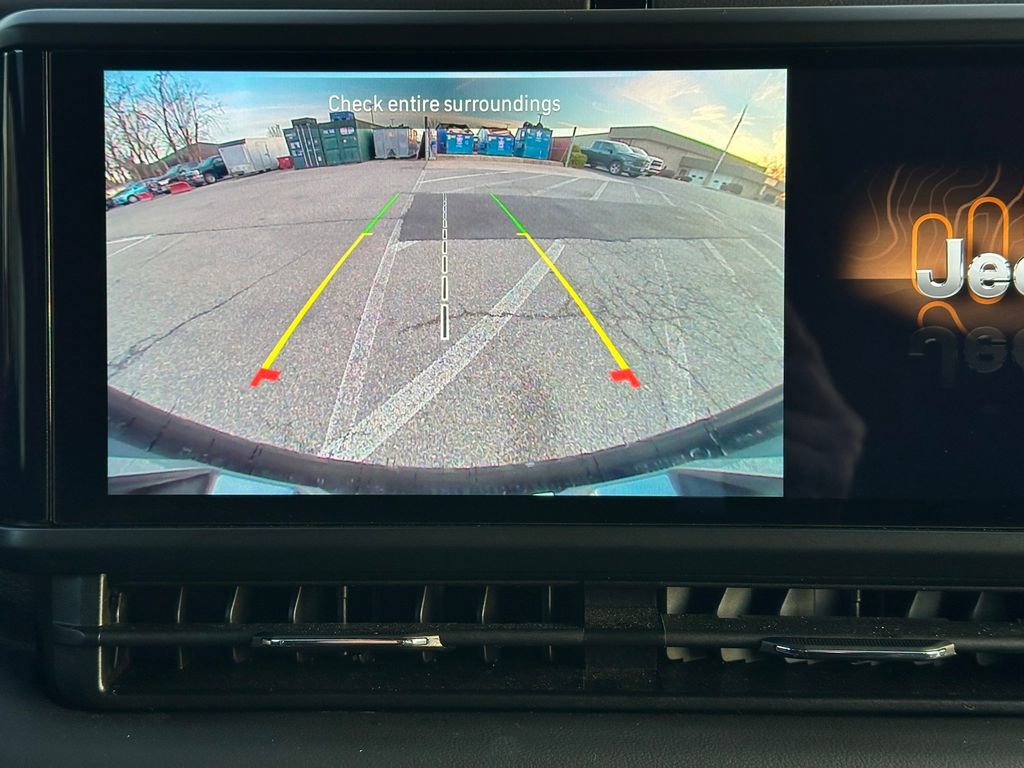 Used 2025 Jeep Wrangler Sahara image 17