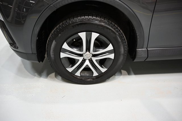 Used 2018 Toyota RAV4 LE image 27