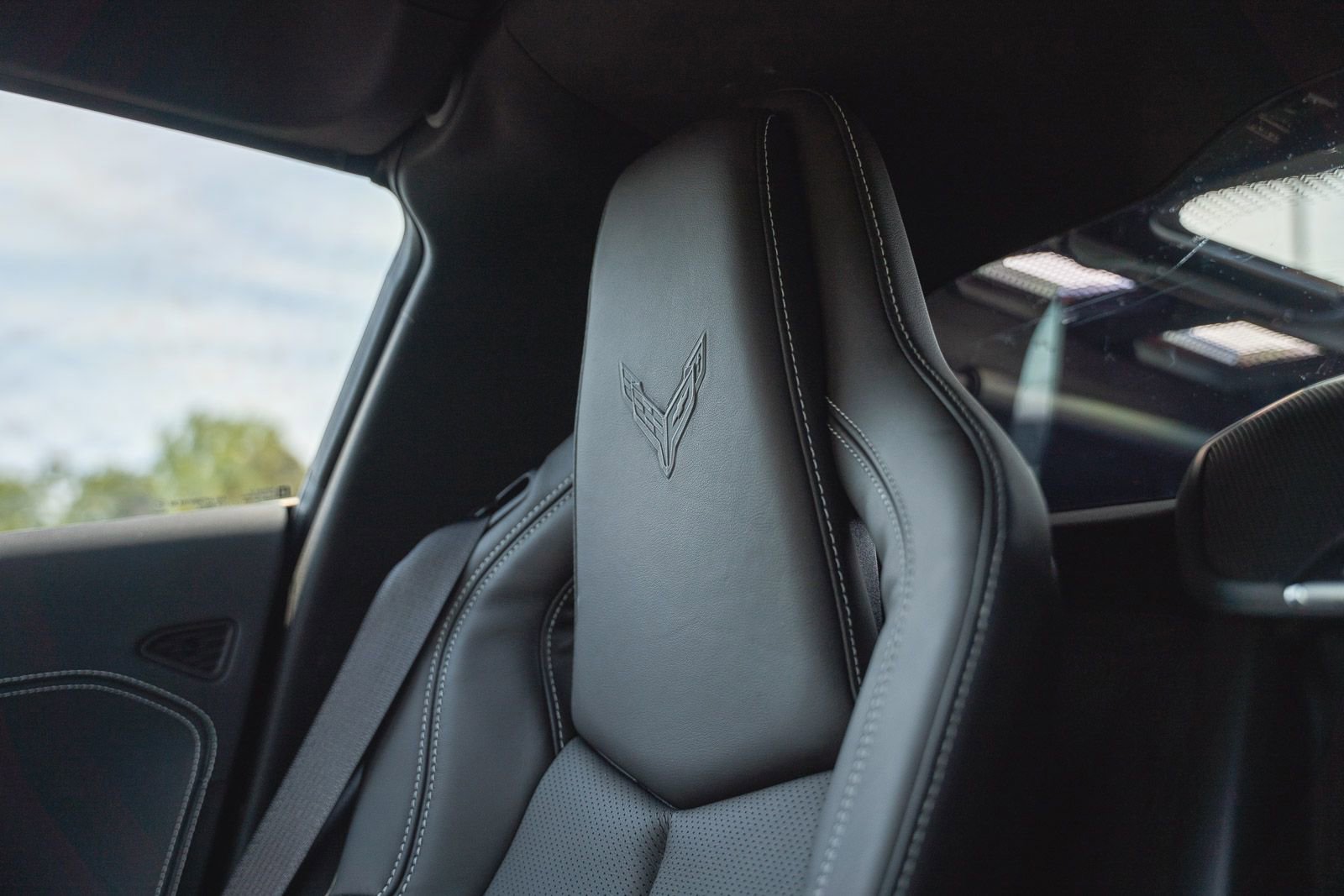 Used 2025 Chevrolet Corvette Stingray Coupe w/ 1LT image 39