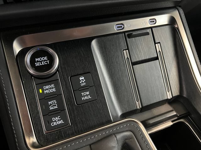 Used 2025 Lexus GX 550 w/ Accessory Package (32) AWD/4WD image 30