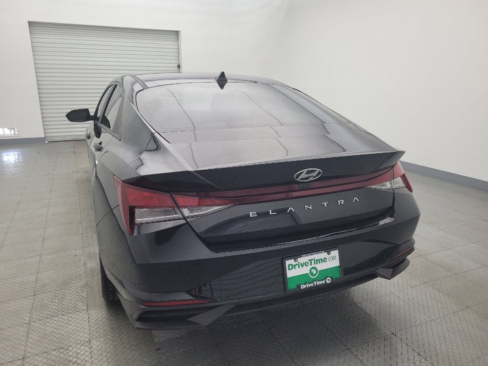 Used 2023 Hyundai Elantra SEL w/ Convenience Package image 6