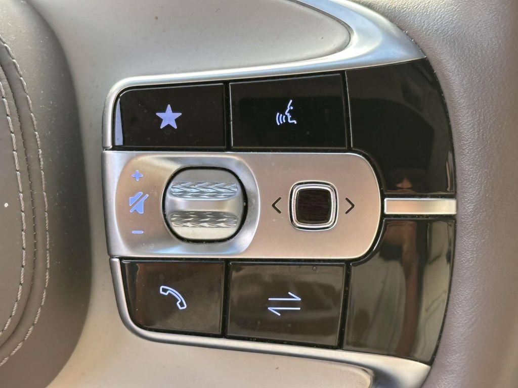 Used 2023 Genesis G90 3.5T AWD/4WD image 26