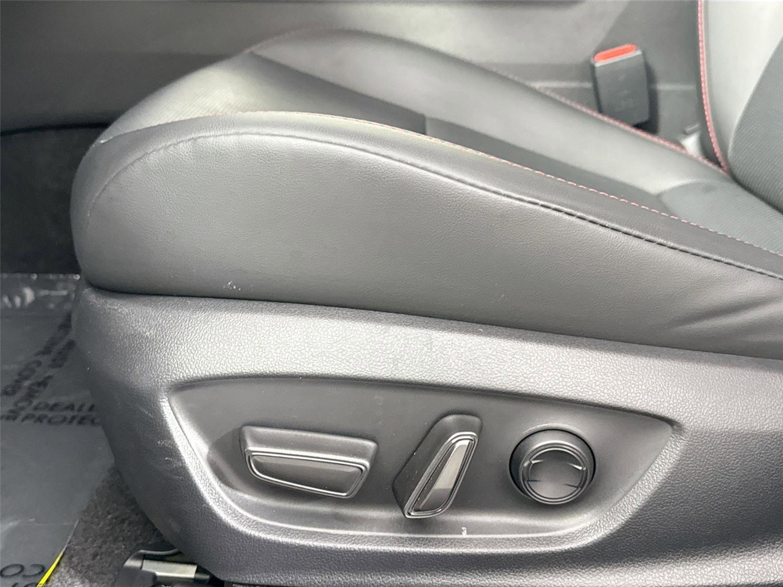 Used 2025 Toyota Prius XSE image 29