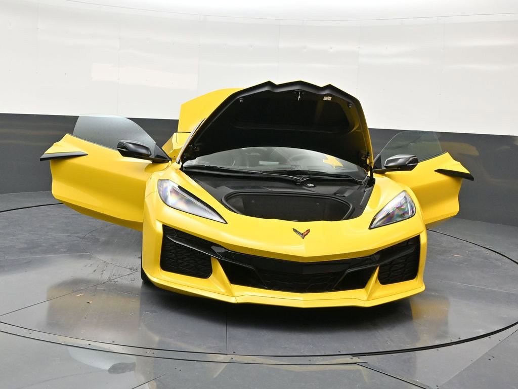 Used 2025 Chevrolet Corvette Z06 w/ Stealth Interior Trim Package RWD image 33