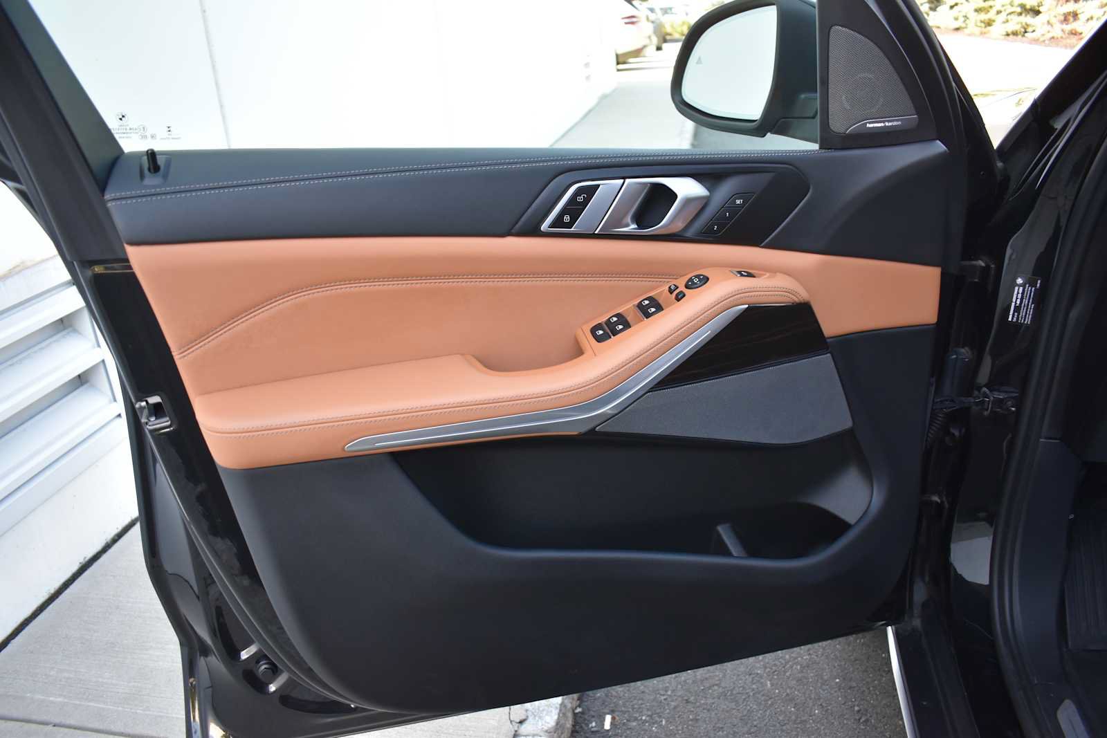 Used 2024 BMW X5 xDrive40i w/ Premium Package AWD/4WD image 14