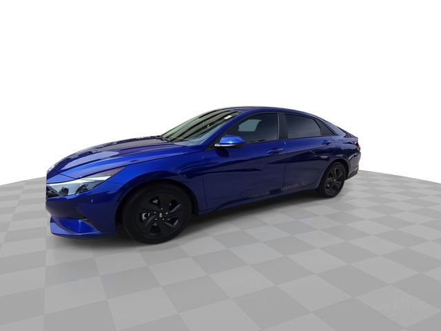 Used 2023 Hyundai Elantra SEL w/ Cargo Package FWD image 4