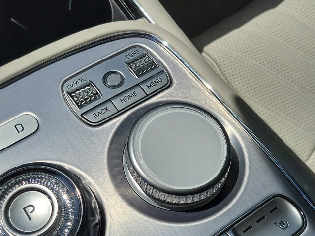 Used 2025 Genesis G90 3.5T image 32