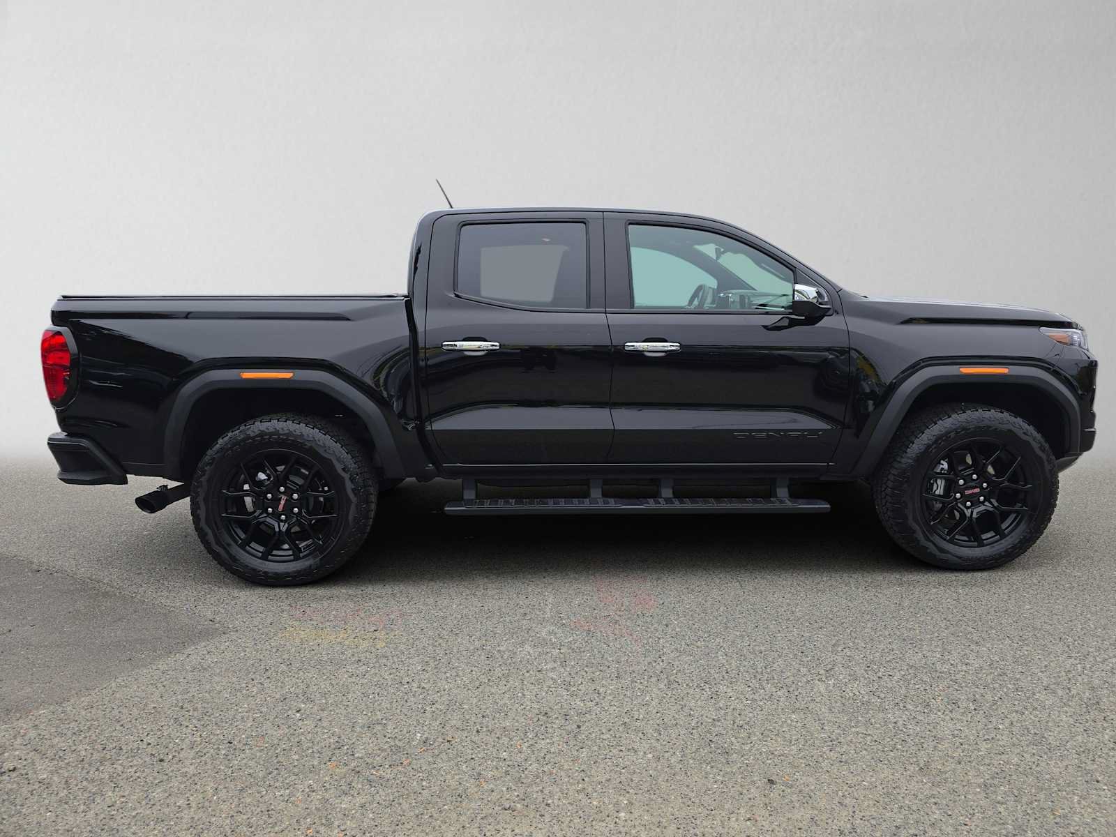 Used 2025 GMC Canyon Denali w/ LPO, Denali Black Edition AWD/4WD image 2