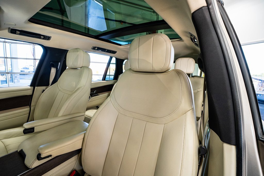 Used 2023 Land Rover Range Rover Long Wheelbase SE image 37