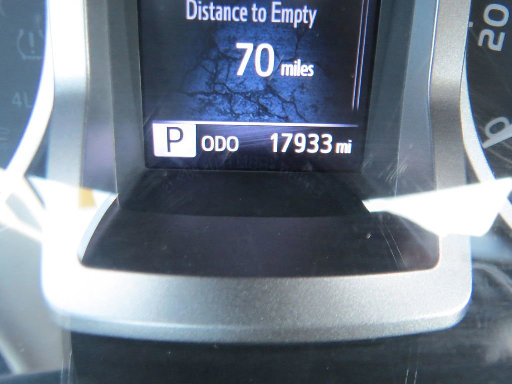 Used 2022 Toyota Tacoma SR5 w/ Technology Package image 28