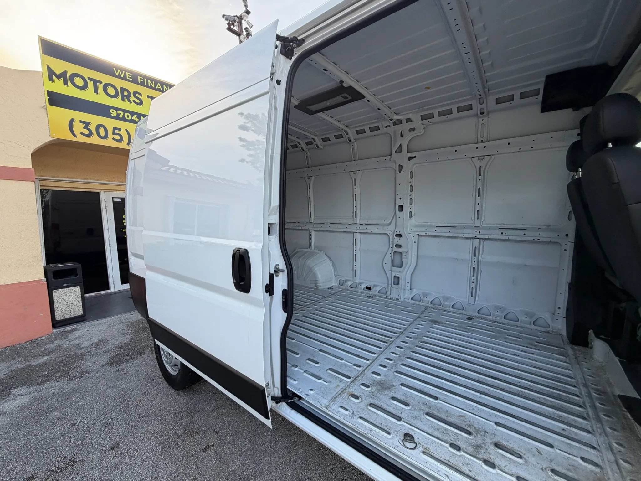 Used 2024 RAM ProMaster 2500 159 High Roof w/ Convenience Group FWD image 8