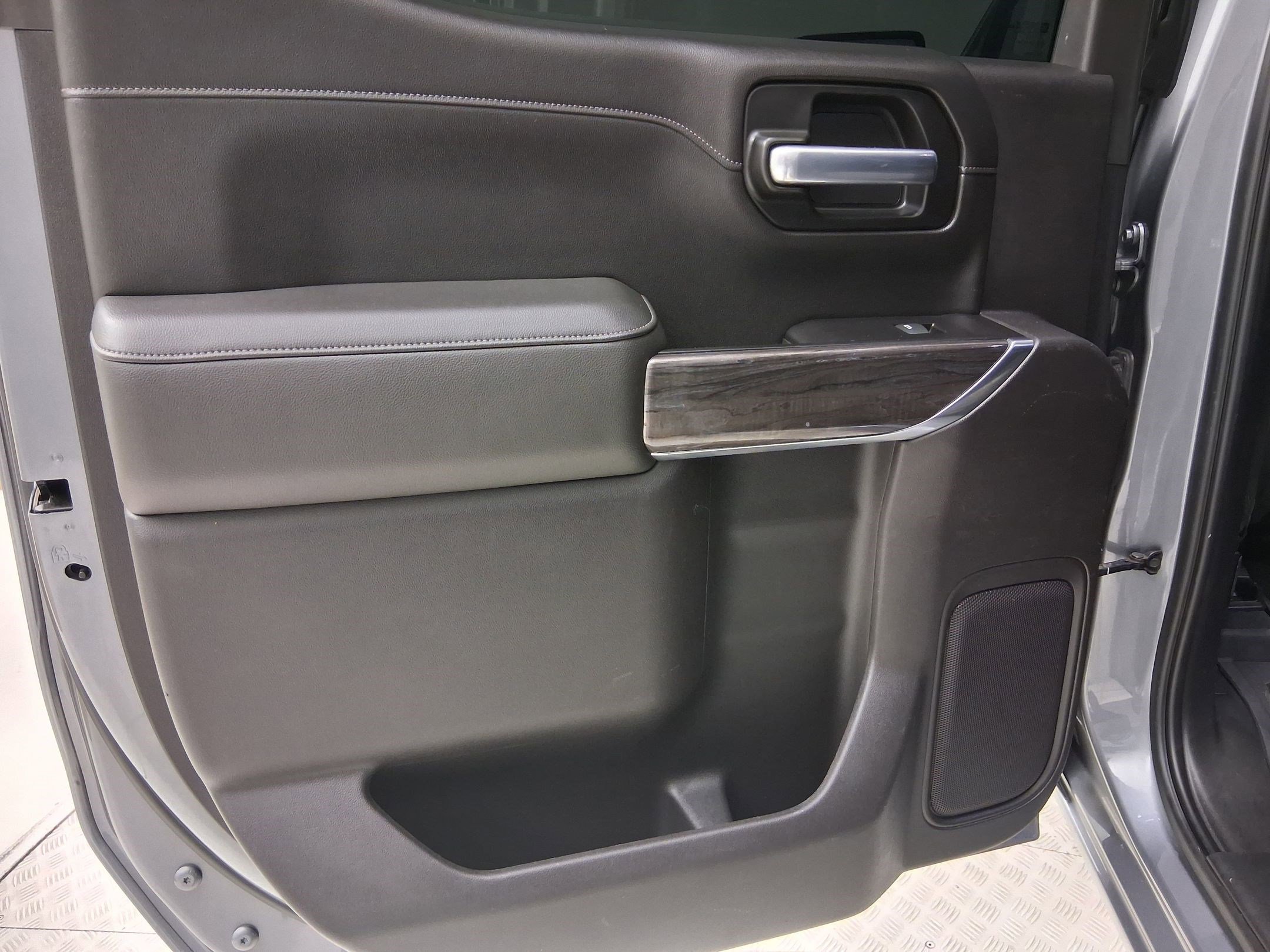Used 2020 Chevrolet Silverado 1500 LTZ w/ LTZ Plus Package RWD image 31