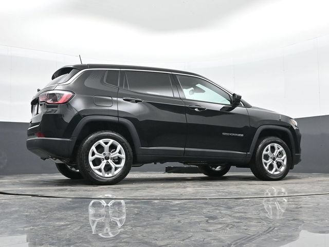 Used 2025 Jeep Compass Sport w/ Mopar Graphics Package AWD/4WD image 39