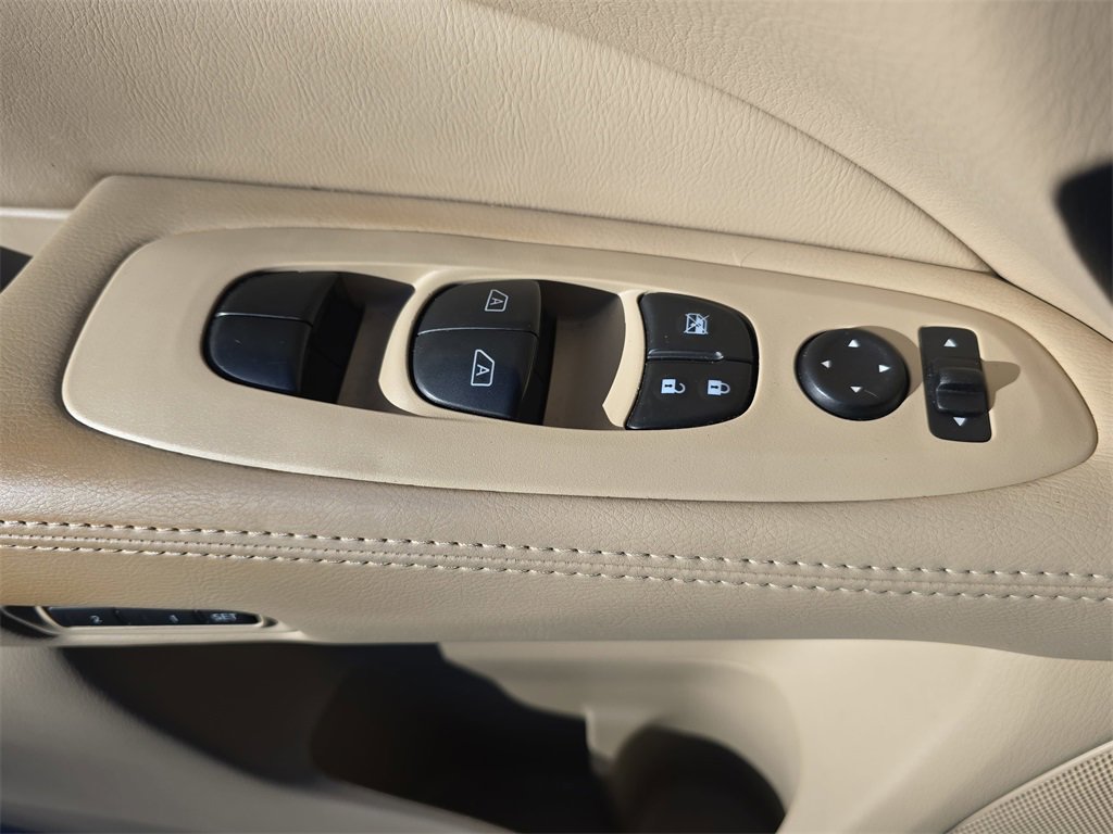 Used 2015 Nissan Pathfinder Platinum image 28