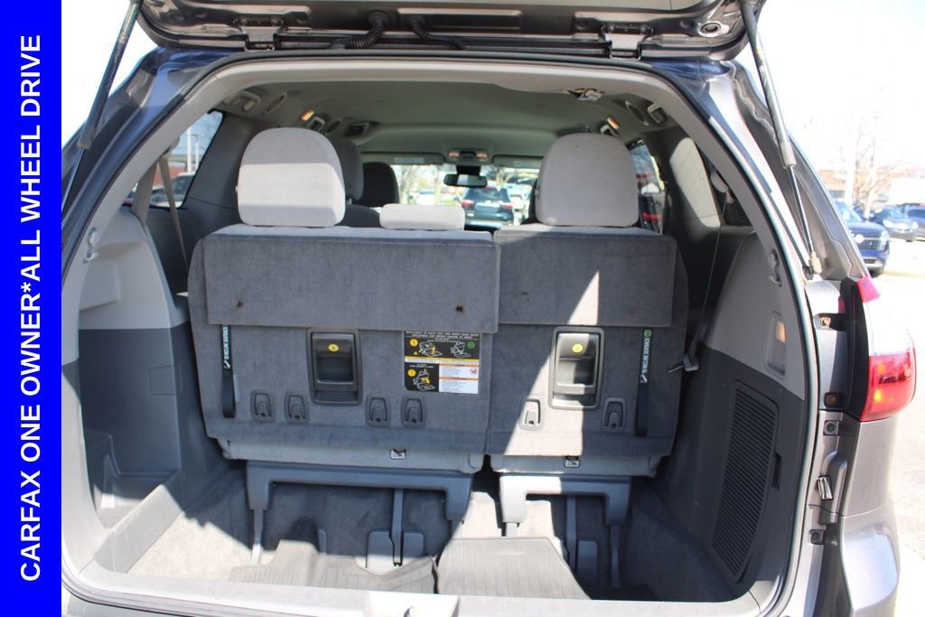 Used 2018 Toyota Sienna LE image 11