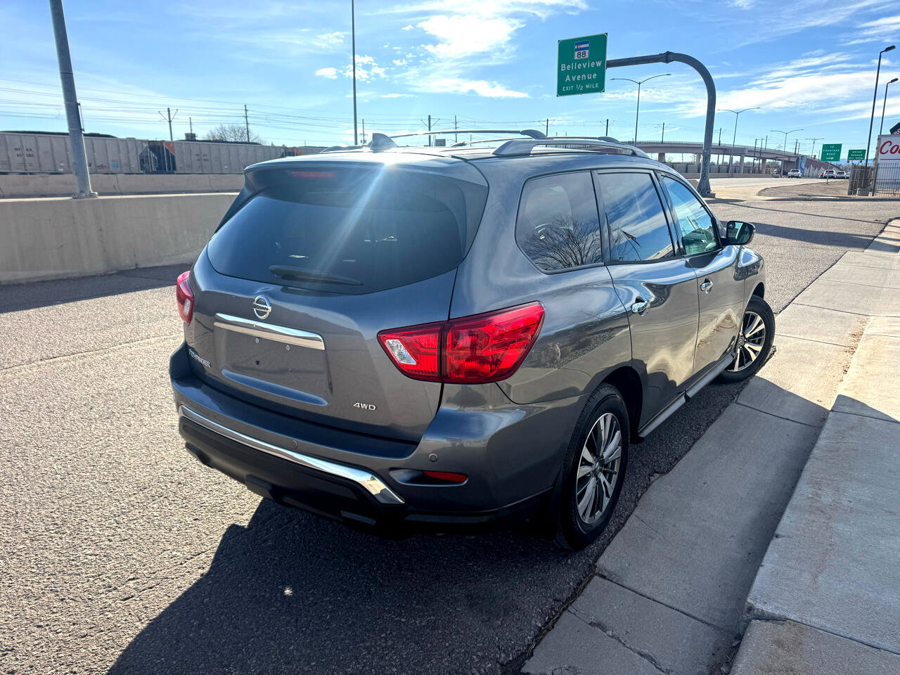 Used 2019 Nissan Pathfinder S image 5