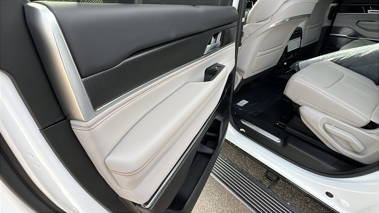 New 2026 Jeep Grand Wagoneer Summit image 19