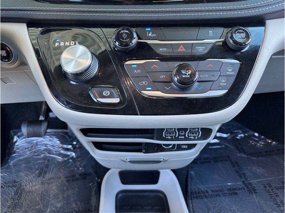 Used 2022 Chrysler Pacifica Touring-L FWD image 12