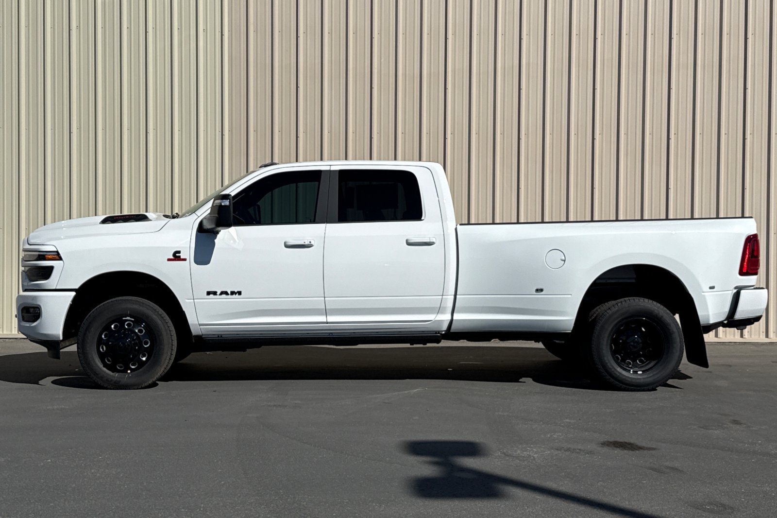 New 2026 RAM 3500 Laramie AWD/4WD image 9