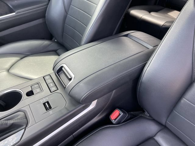 Used 2020 Toyota Highlander XLE FWD image 20