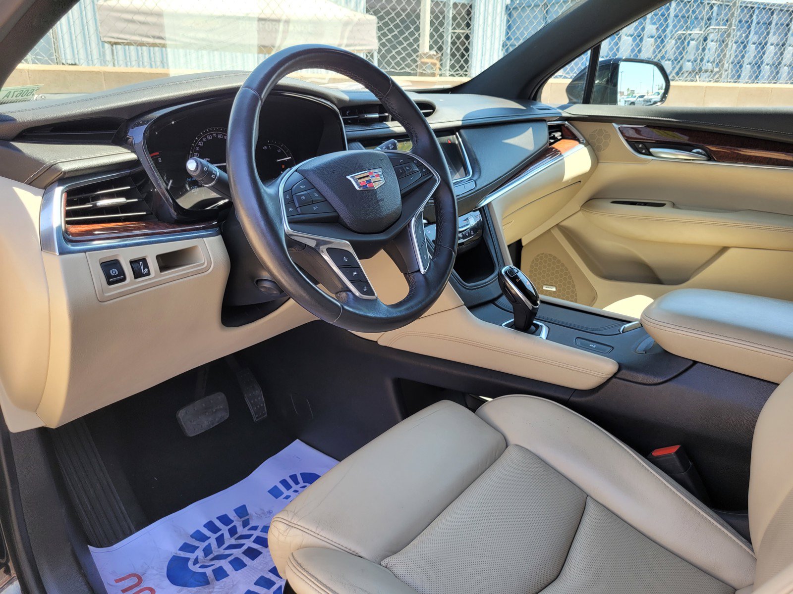 Used 2017 Cadillac XT5 Luxury w/ Driver Awareness Package FWD image 9