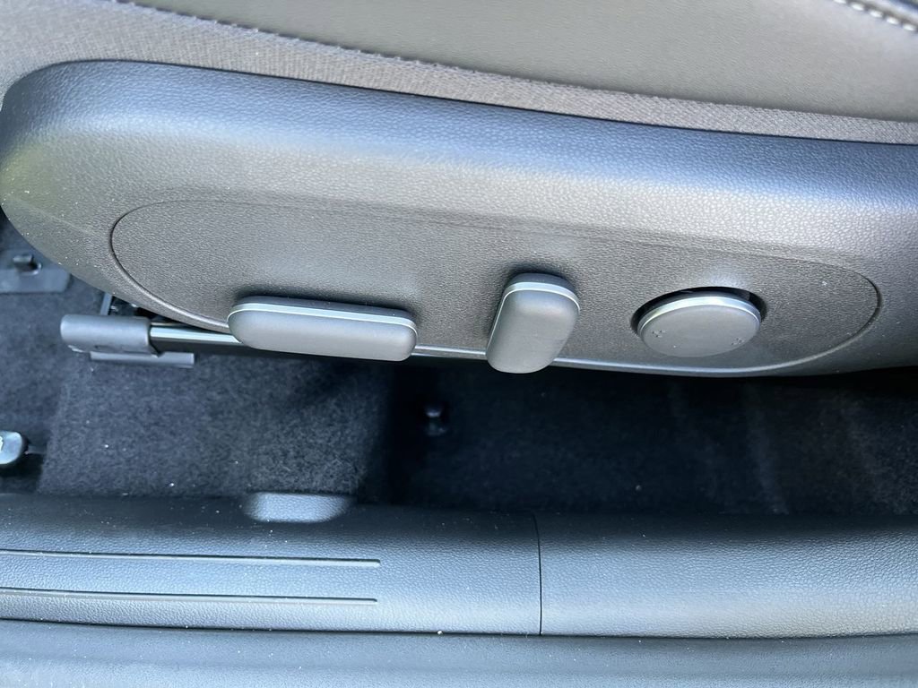 Used 2024 Hyundai Kona Limited image 11