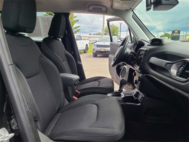 Used 2023 Jeep Renegade Latitude w/ Premium Group image 18