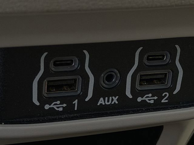 Used 2023 Chrysler Voyager LX FWD image 18