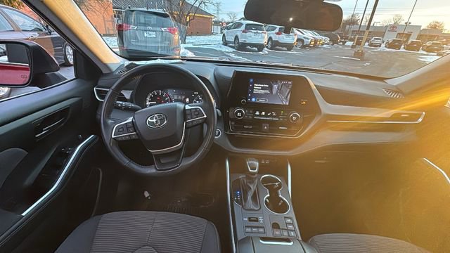 Used 2024 Toyota Highlander LE image 13