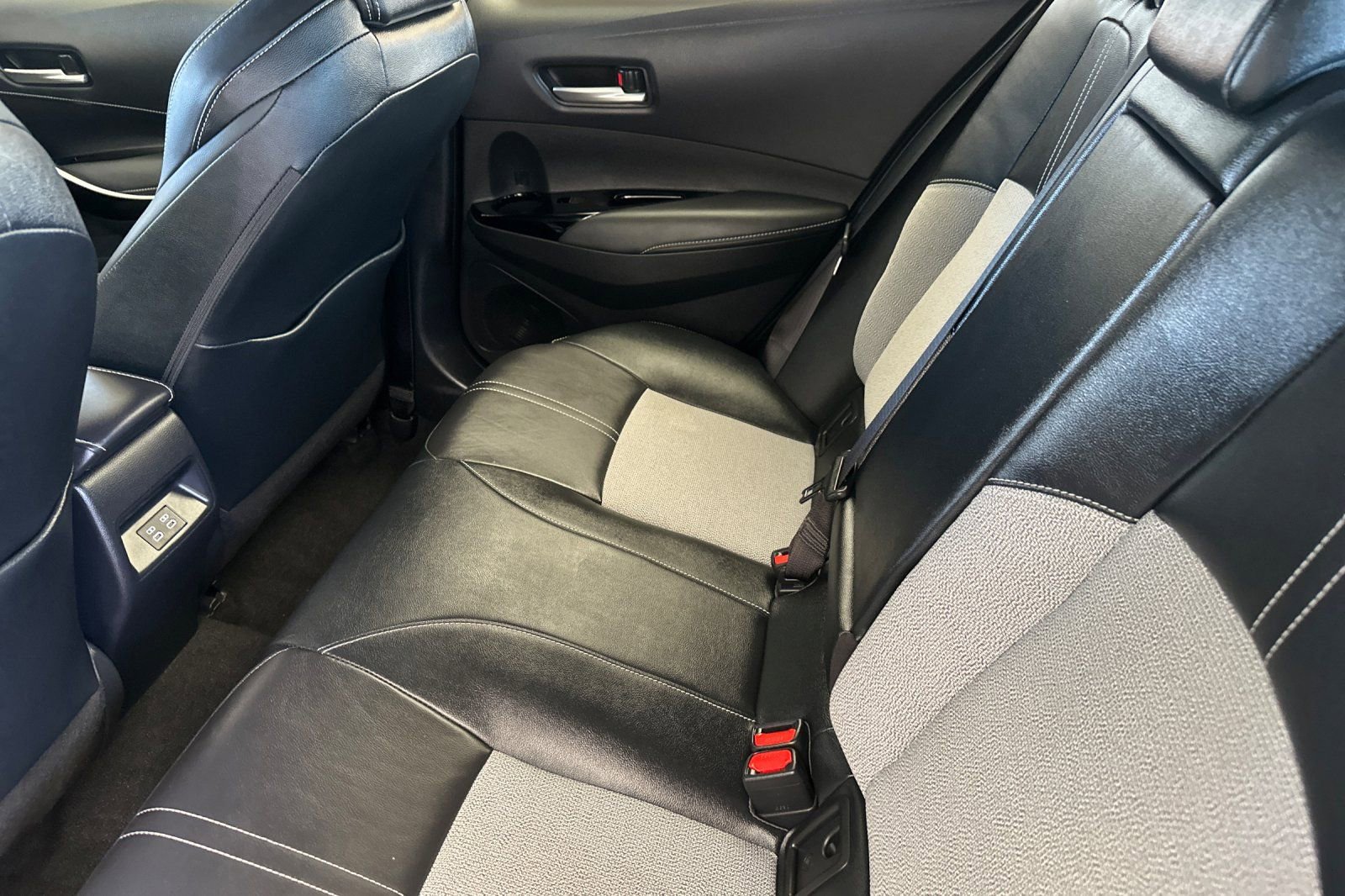 Used 2025 Toyota Corolla XSE FWD image 14