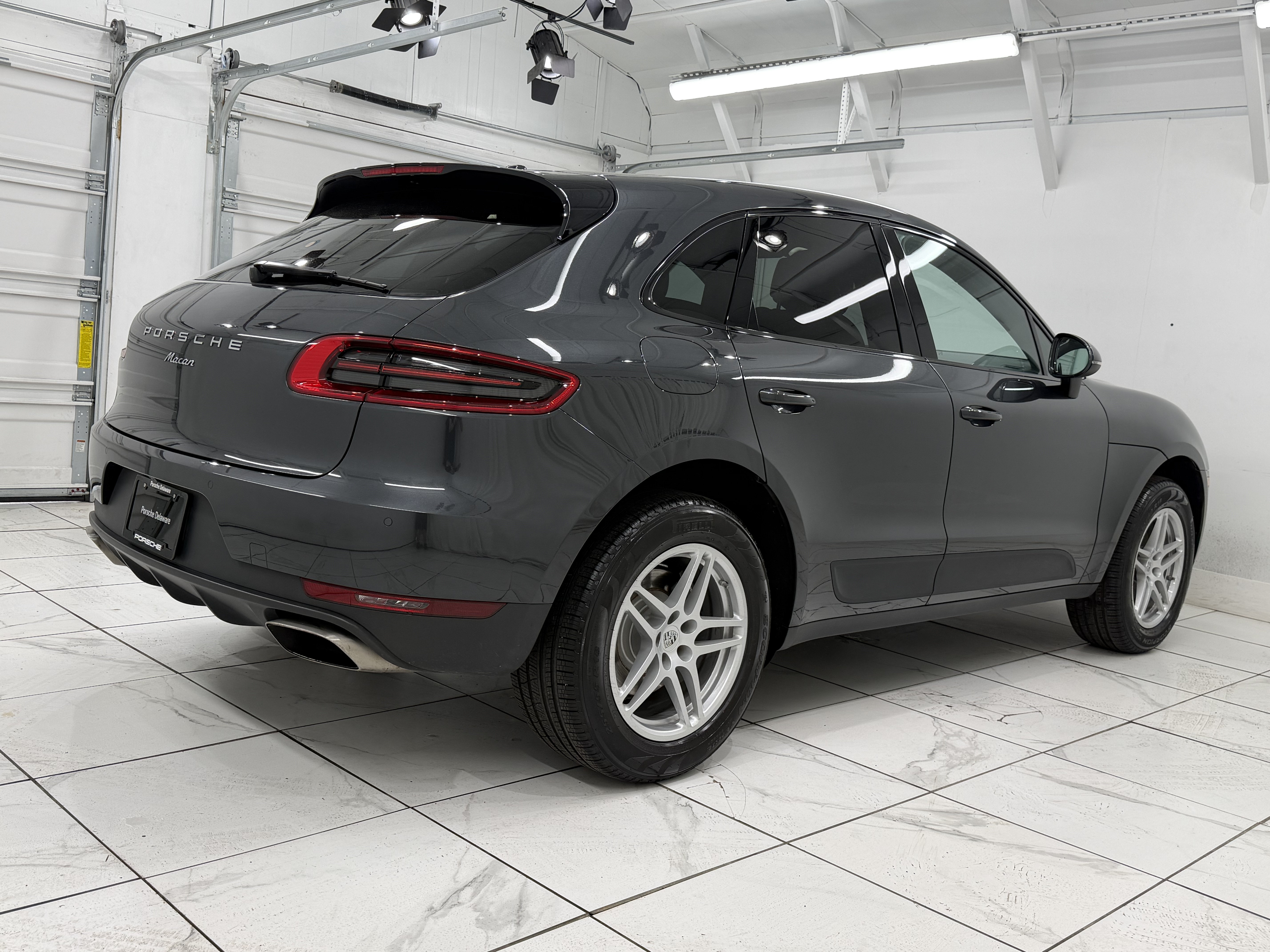 Certified 2018 Porsche Macan AWD/4WD image 11