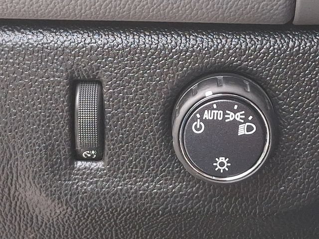 Used 2018 Chevrolet Colorado LT w/ Safety Package RWD image 23
