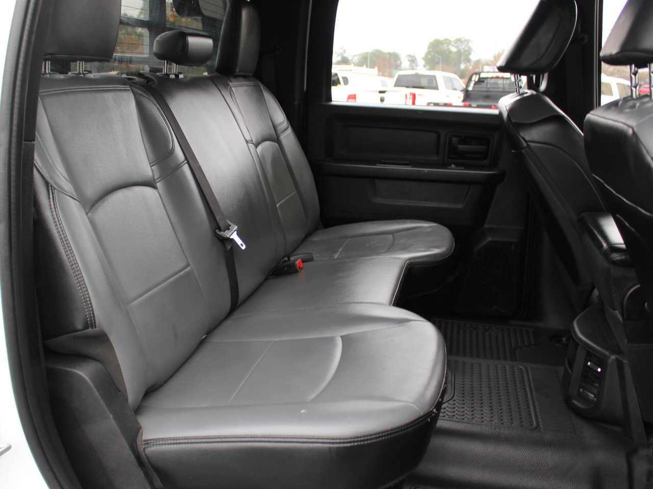 Used 2024 RAM 2500 Tradesman w/ Chrome Appearance Group image 32