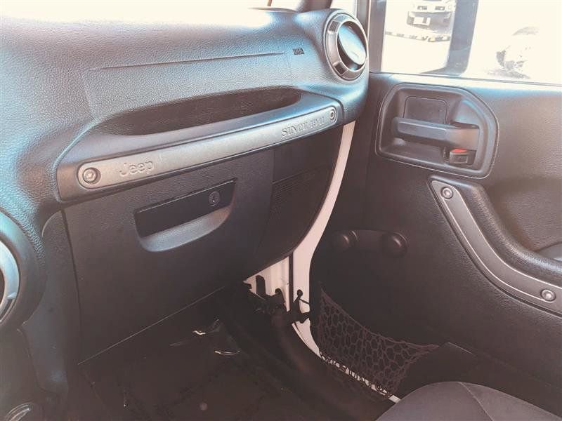 Used 2017 Jeep Wrangler Unlimited Sport w/ Connectivity Group image 40