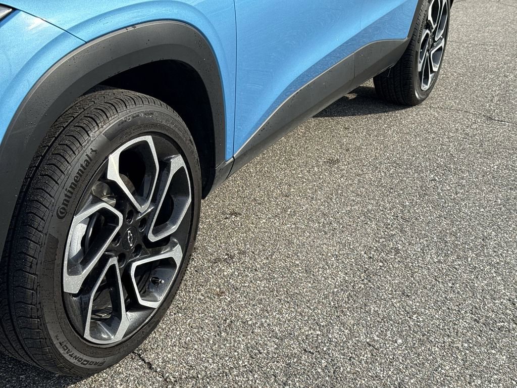 Certified 2025 Chevrolet Trax RS w/ Driver Confidence Package image 18