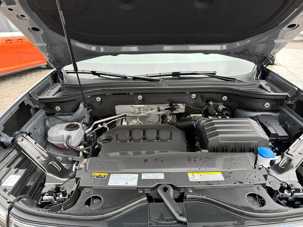 Certified 2025 Volkswagen Atlas Peak Edition SE AWD/4WD image 24
