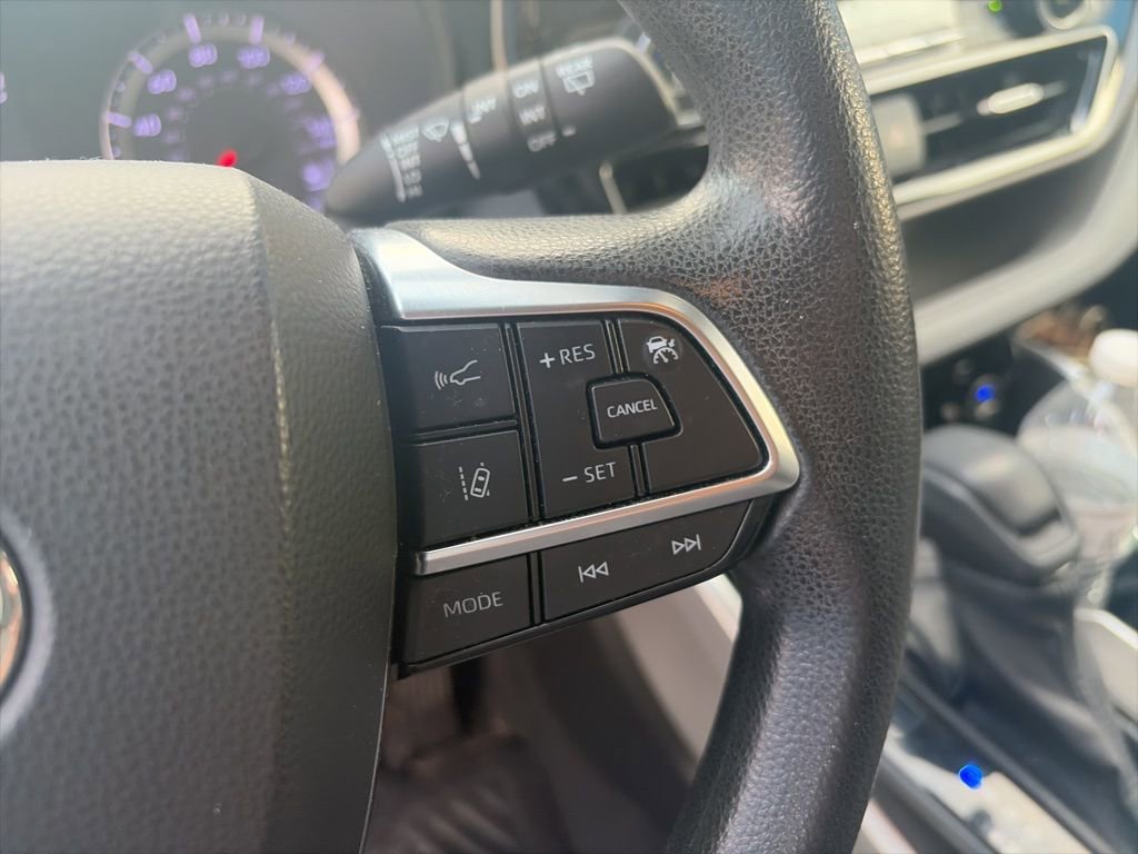 Used 2021 Toyota Highlander L image 15