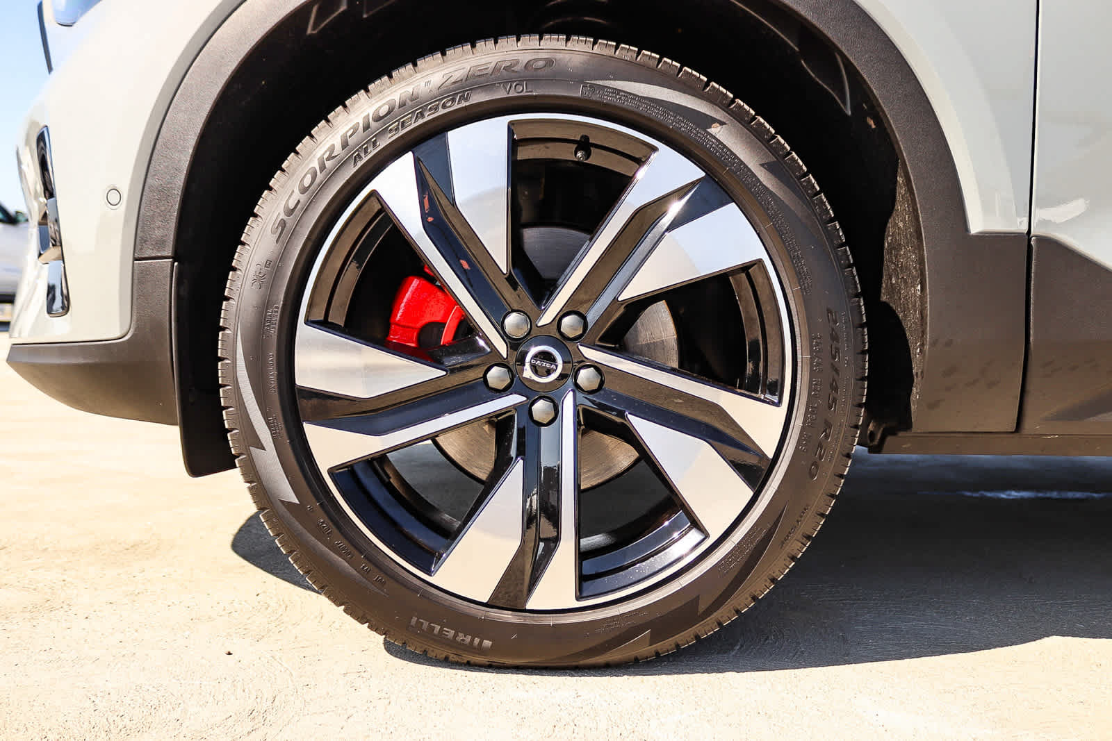 Used 2025 Volvo XC40 B5 Plus w/ Protection Package Premier AWD/4WD image 11