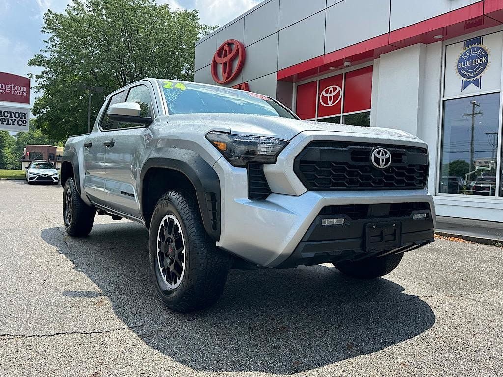 Certified 2024 Toyota Tacoma TRD Off-Road AWD/4WD image 7