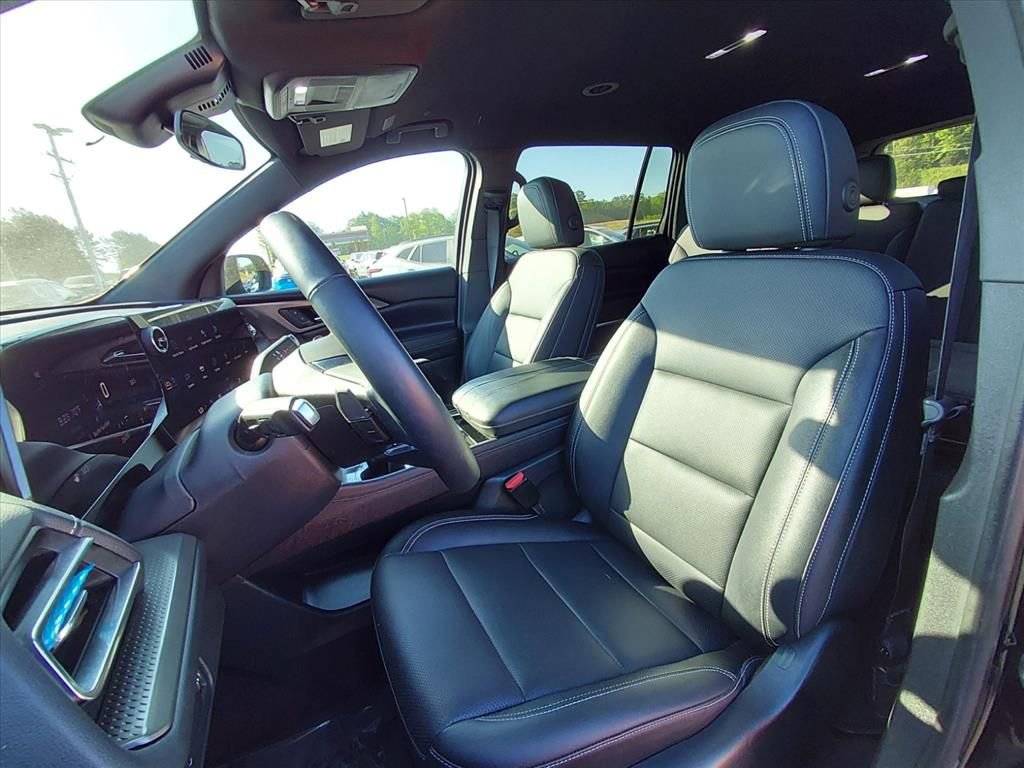 Used 2024 Chevrolet Traverse LT FWD image 17