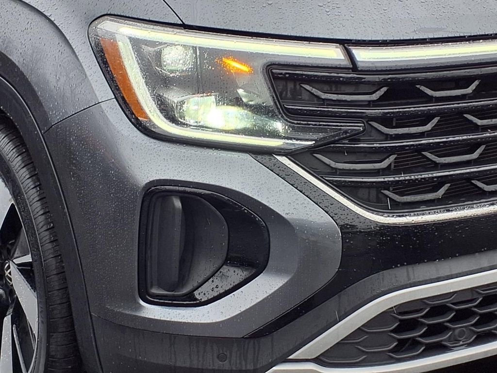 Used 2025 Volkswagen Atlas Cross Sport SE image 21