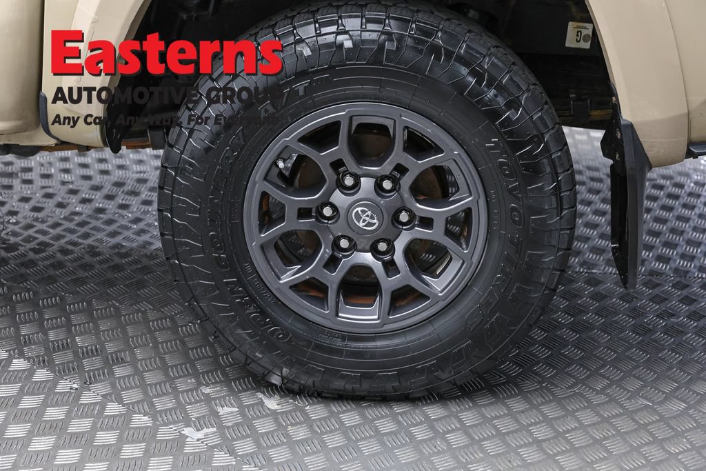 Used 2018 Toyota Tacoma SR5 AWD/4WD image 8