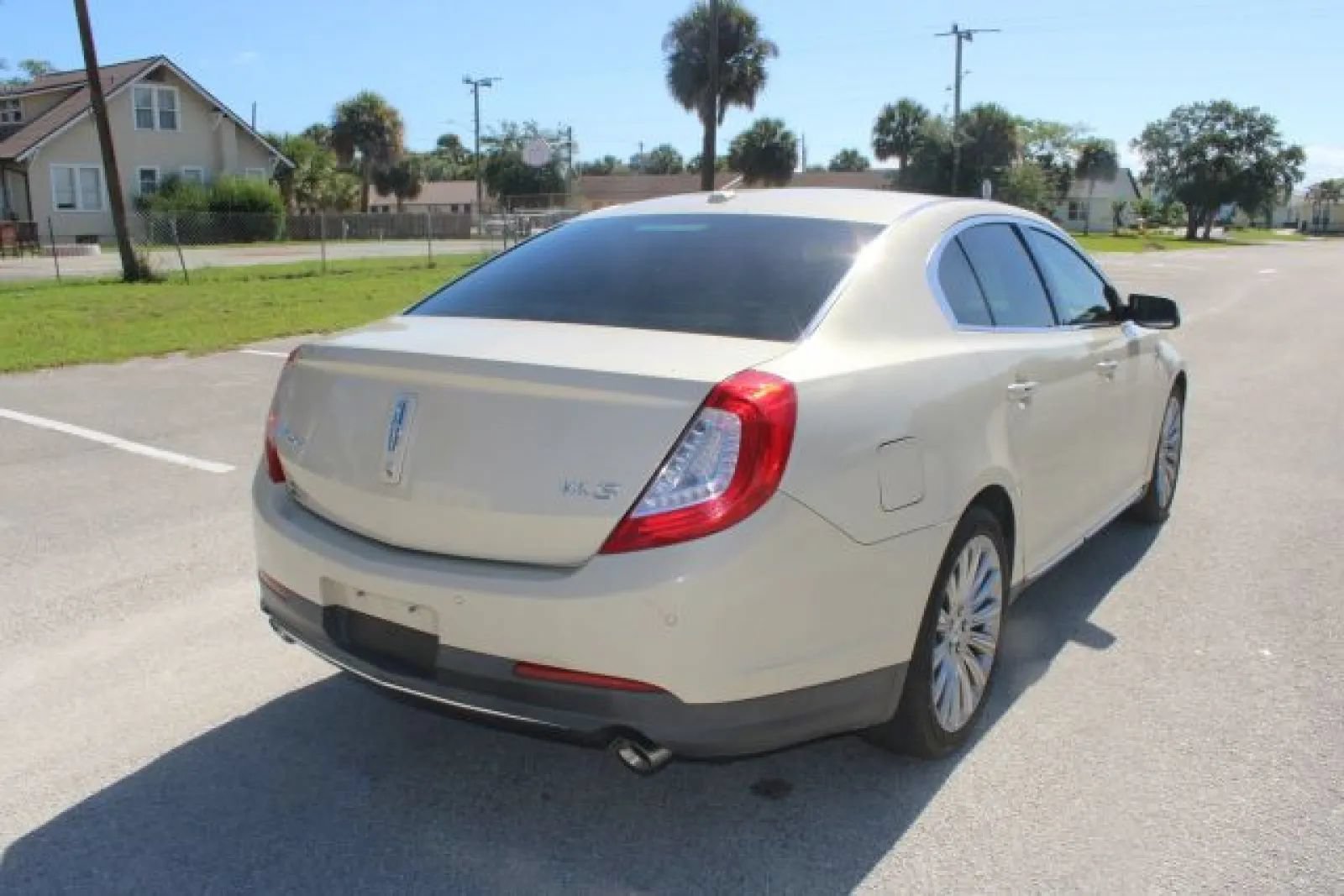 Used 2014 Lincoln MKS w/ Equipment Group 101A FWD image 31