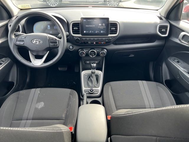 Certified 2025 Hyundai Venue SEL image 12