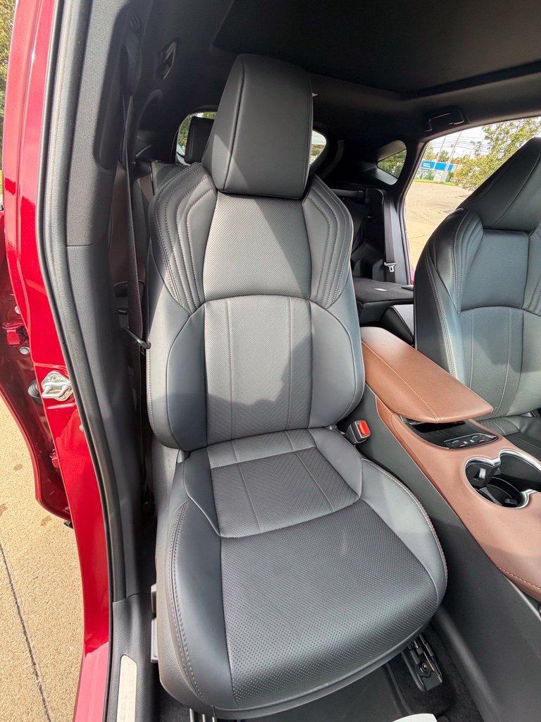 Certified 2023 Toyota Venza Limited AWD/4WD image 41