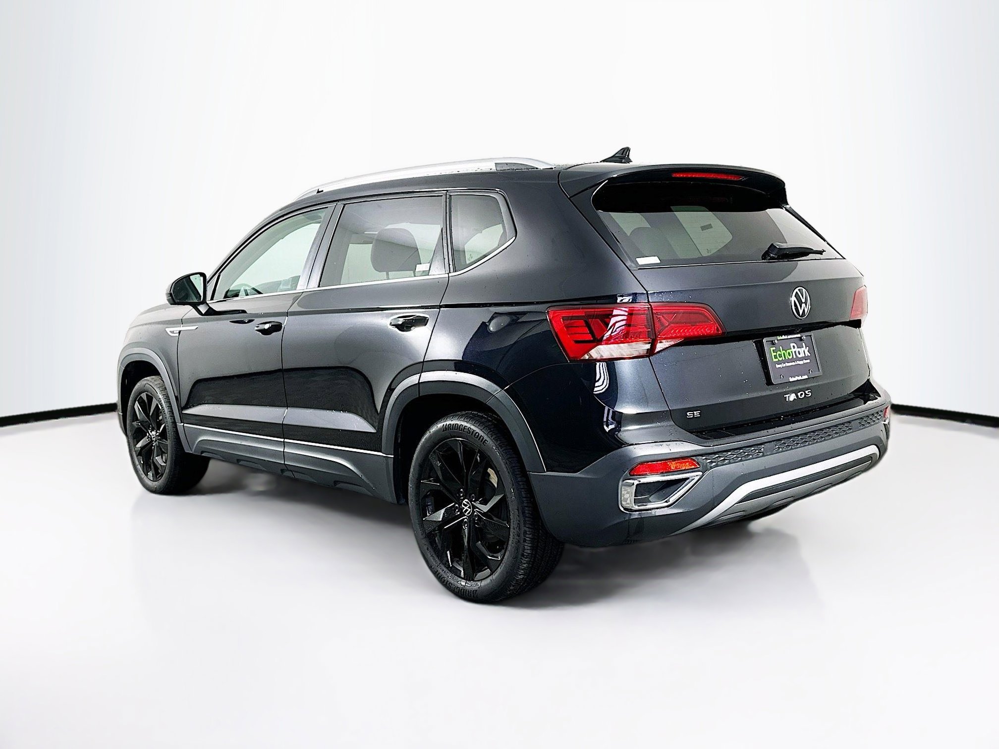 Used 2024 Volkswagen Taos SE image 5