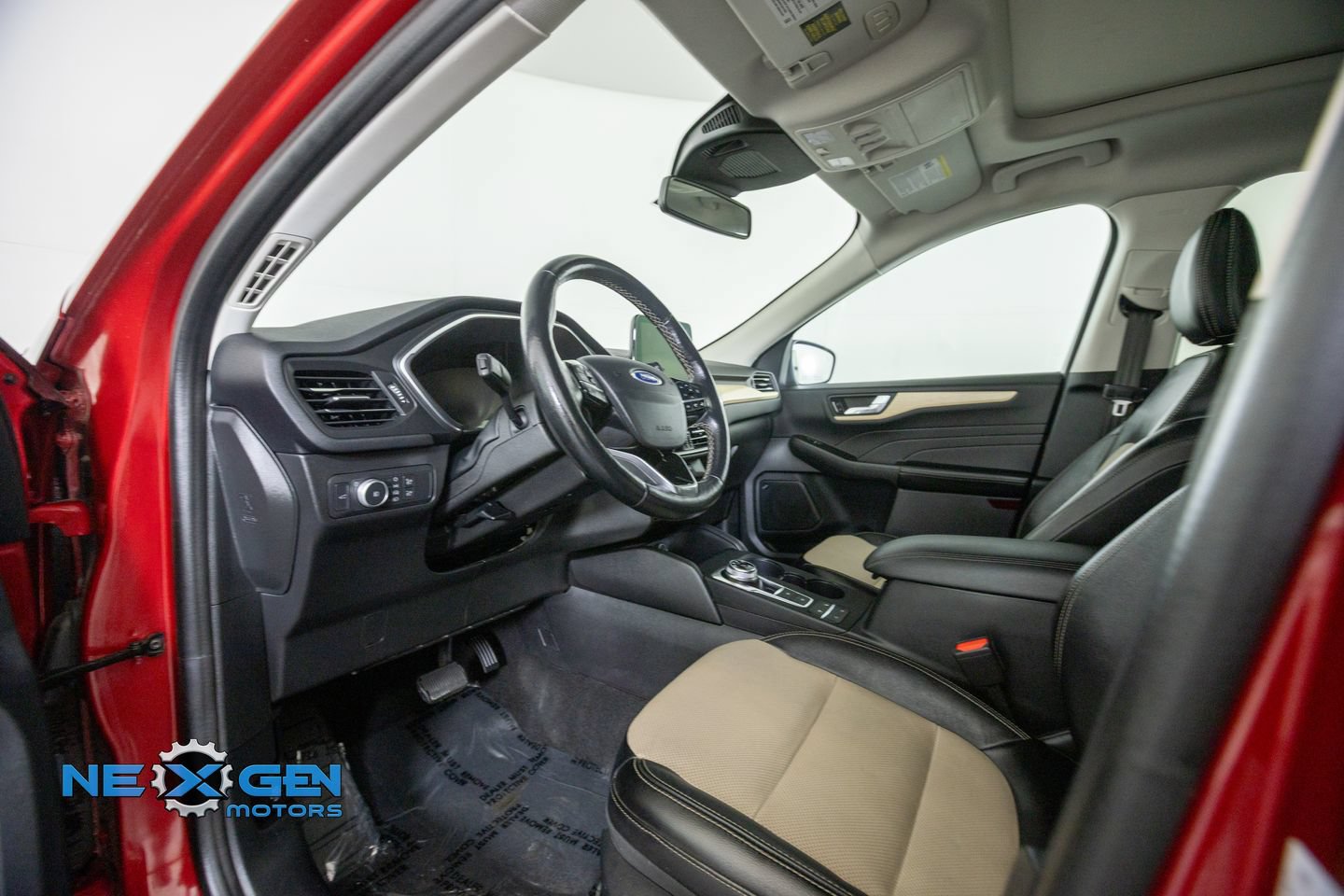 Used 2021 Ford Escape Titanium w/ Titanium Elite Package AWD/4WD image 11