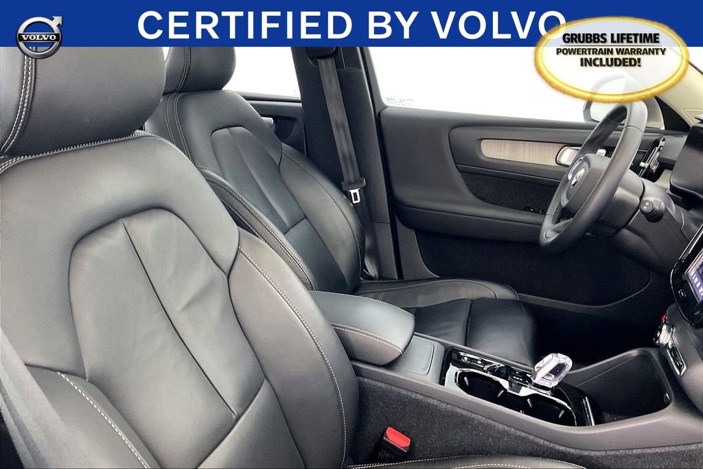 Used 2023 Volvo XC40 B4 Plus image 11