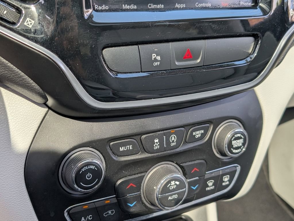 Used 2019 Jeep Cherokee Limited image 23